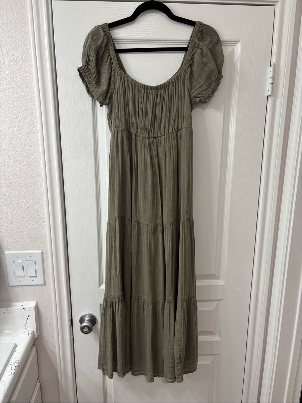 American Eagle Outfitters Olive Green Tiered Midi Dress with Puff Sleeves